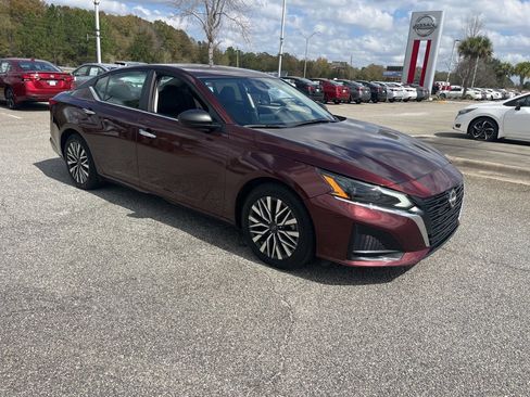 Used 2024 Nissan Altima 2.5 SV image 1
