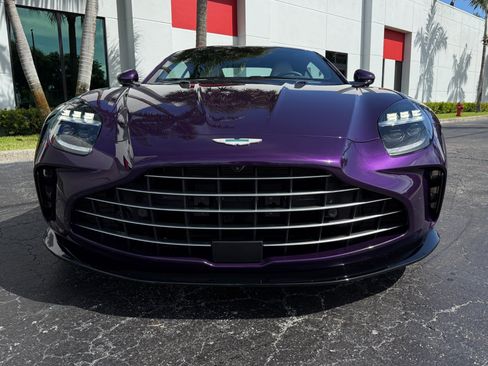 Used 2025 Aston Martin V8 Vantage Coupe RWD image 13