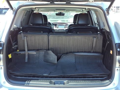 Used 2018 Toyota Highlander XLE FWD image 6