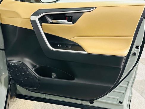 Used 2021 Toyota RAV4 XLE w/ Carpet Mat Package (TMS) FWD image 26