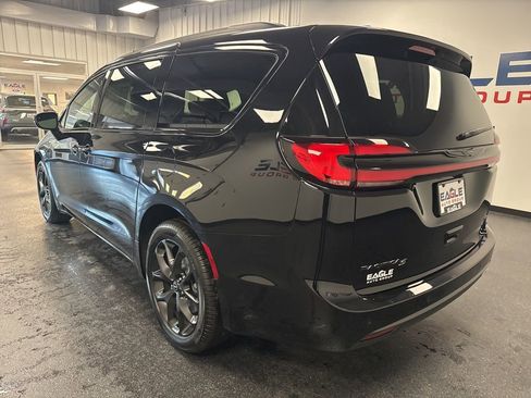 New 2026 Chrysler Pacifica Select w/ S Appearance Package image 8