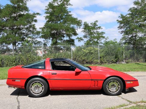 Used 1987 Chevrolet Corvette Coupe RWD image 3