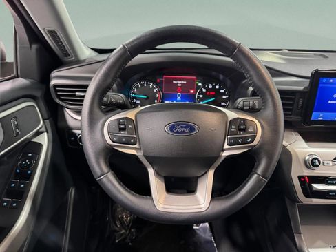 Used 2023 Ford Explorer XLT image 13