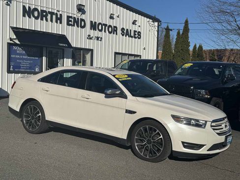 Used 2019 Ford Taurus Limited image 3