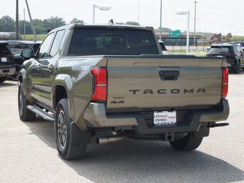 Used 2026 Toyota Tacoma TRD Sport w/ TRD Sport Premium Package AWD/4WD image 16