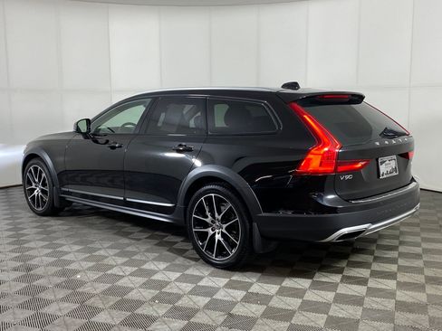 Used 2018 Volvo V90 T6 Cross Country w/ Convenience Package image 3