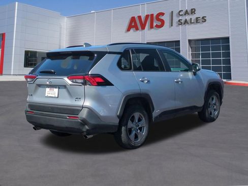 Used 2025 Toyota RAV4 XLE AWD/4WD image 6