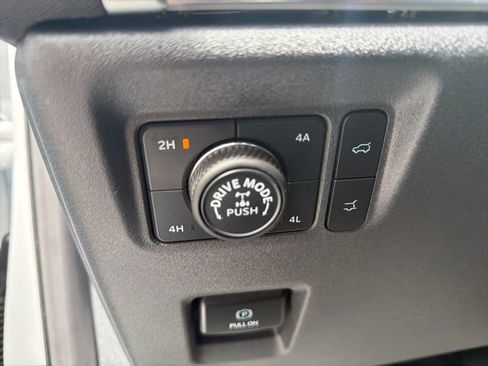 Used 2025 Ford Expedition Tremor AWD/4WD image 17