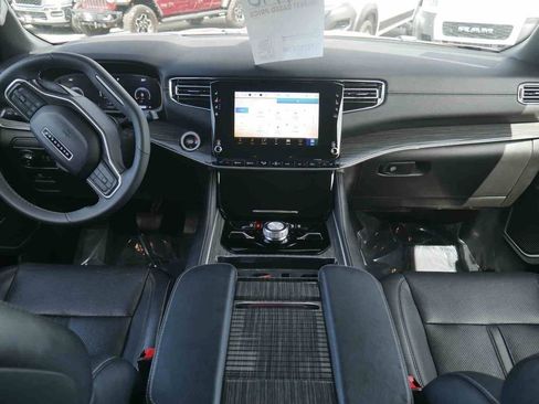 Certified 2022 Jeep Wagoneer Series II w/ Convenience Group I AWD/4WD image 5