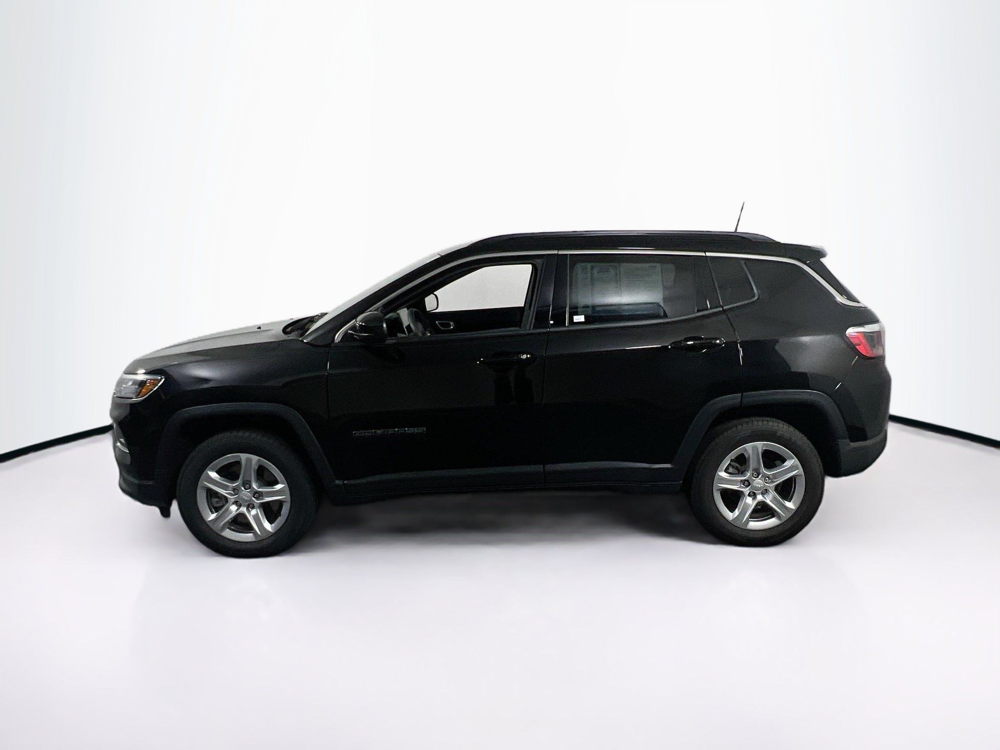 Used 2023 Jeep Compass Latitude w/ Convenience Group AWD/4WD image 8