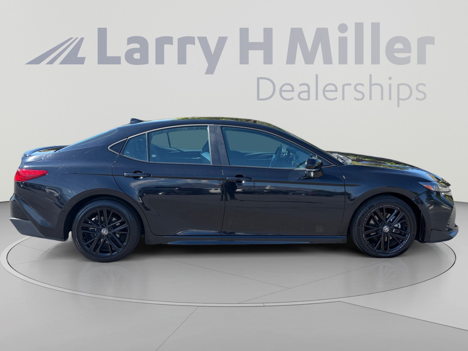 Used 2025 Toyota Camry SE FWD image 6