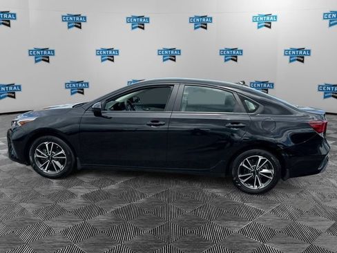 Used 2023 Kia Forte LXS FWD image 2