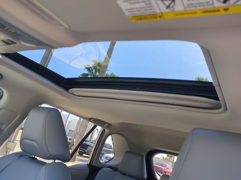 Used 2021 Toyota RAV4 XLE Premium image 19