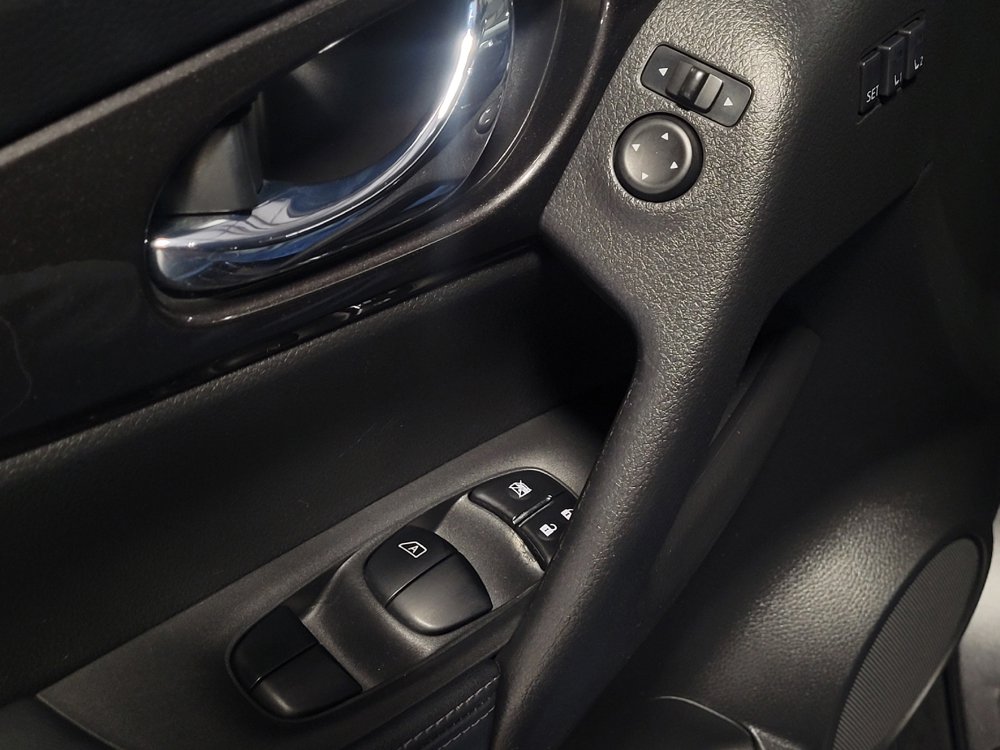 Used 2019 Nissan Rogue SV w/ Premium Package FWD image 27