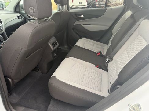 Used 2021 Chevrolet Equinox LS w/ LS Convenience Package image 5