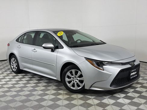 Used 2020 Toyota Corolla LE image 2