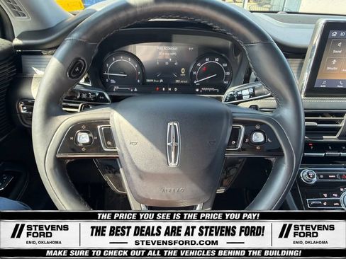Used 2022 Lincoln Corsair AWD w/ Premium Package image 23