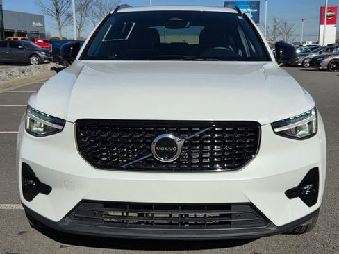Used 2025 Volvo XC40 B5 Plus image 6