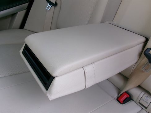 Used 2014 Mercedes-Benz GLK 350 4MATIC image 36