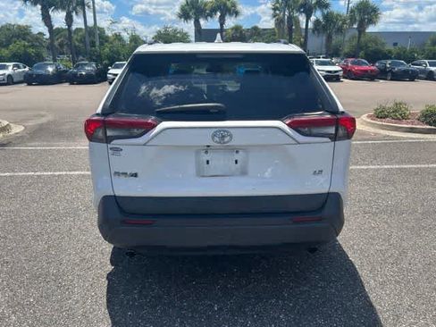 Used 2019 Toyota RAV4 LE FWD image 12
