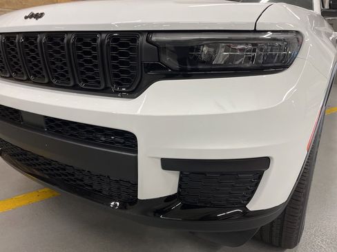 New 2025 Jeep Grand Cherokee L Altitude image 10