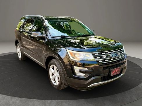 Used 2016 Ford Explorer XLT w/ Equipment Group 202A AWD/4WD image 3