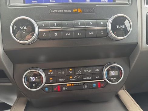 Used 2021 Ford Expedition XLT image 17