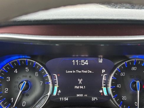 Used 2020 Chrysler Pacifica Limited w/ Tire & Wheel Group image 7