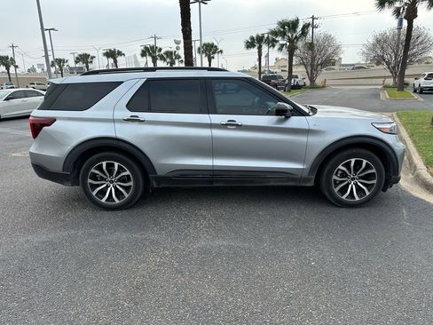 Used 2022 Ford Explorer ST-Line w/ Class IV Trailer Tow Package image 7