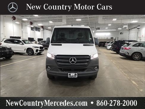 Used 2024 Mercedes-Benz Sprinter 2500 image 2