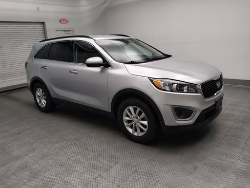 Used 2018 Kia Sorento FWD image 11