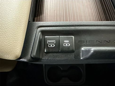 Certified 2023 Toyota Sienna XLE image 36