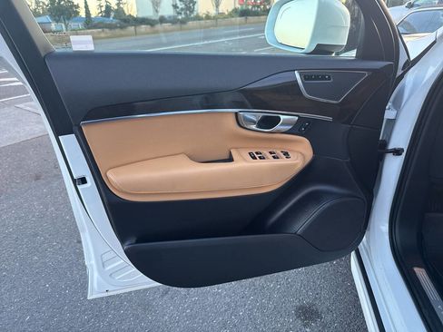 Used 2018 Volvo XC90 T6 Momentum w/ Convenience Package image 30