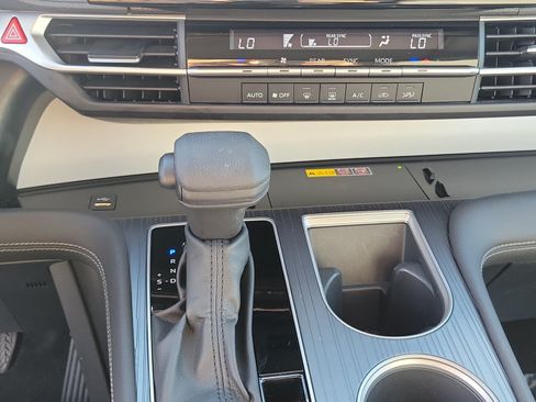 Used 2025 Toyota Sienna LE w/ LE Plus Package AWD/4WD image 22