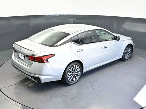 Used 2024 Nissan Altima 2.5 SV FWD image 28