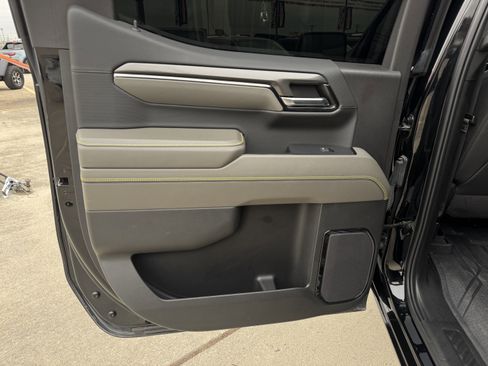 Used 2024 Chevrolet Silverado 1500 ZR2 w/ Technology Package image 16