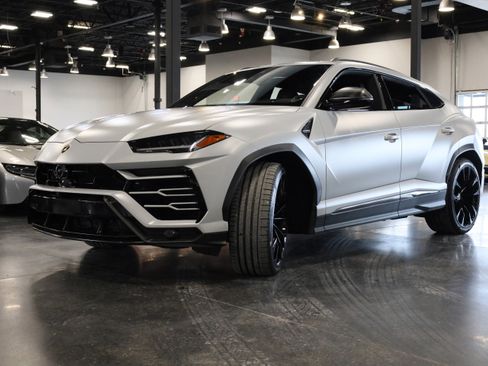 Used 2021 Lamborghini Urus image 4