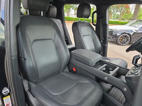 Used 2023 Land Rover Defender 110 X-Dynamic SE AWD/4WD image 10
