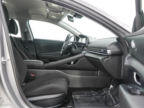 Used 2024 Hyundai Elantra SEL FWD image 11