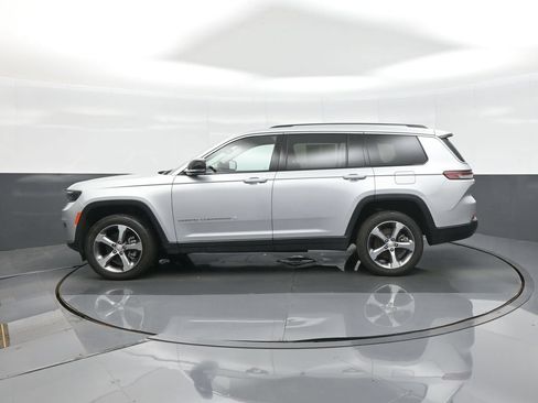 Used 2023 Jeep Grand Cherokee L Limited AWD/4WD image 4