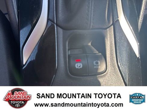 Used 2022 Toyota Corolla LE image 19