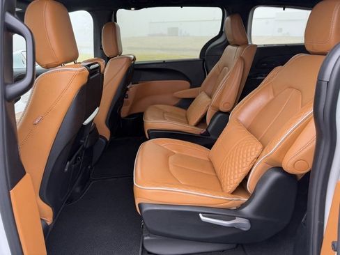 Used 2022 Chrysler Pacifica Pinnacle image 19