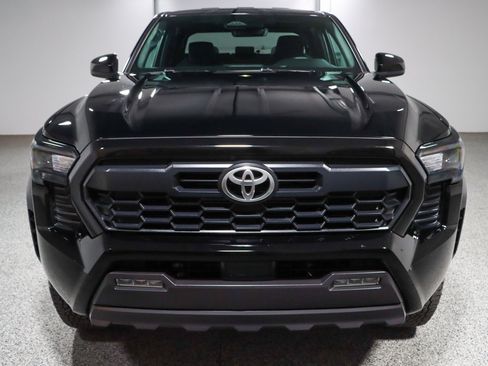 Used 2024 Toyota Tacoma TRD Off-Road AWD/4WD image 4