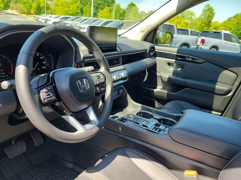 Certified 2025 Honda Pilot Touring image 13