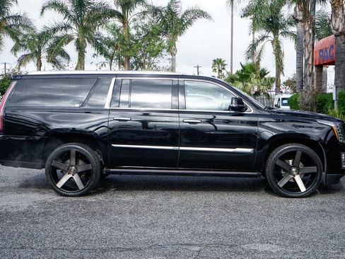 Used 2016 Cadillac Escalade ESV Platinum AWD/4WD image 15