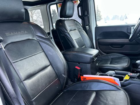 Used 2018 Jeep Wrangler Unlimited Sahara image 27