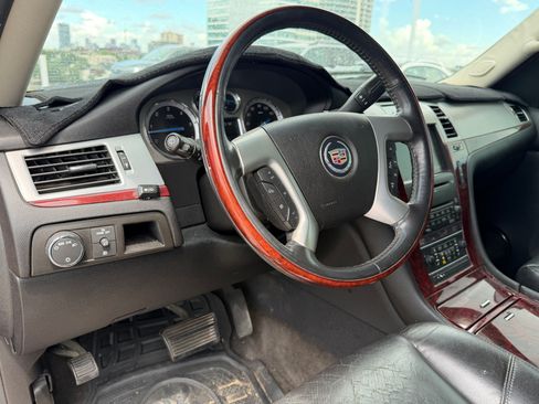 Used 2009 Cadillac Escalade AWD image 4