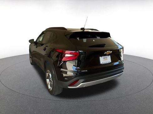 Used 2025 Chevrolet Trax LT FWD image 11