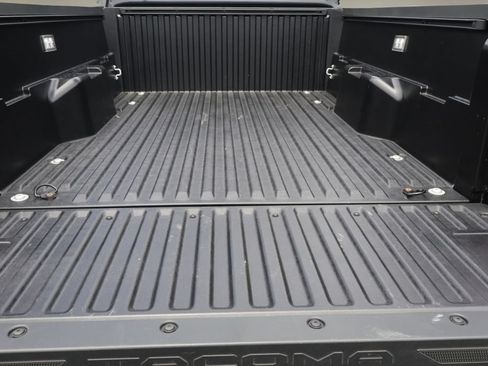 Certified 2025 Toyota Tacoma TRD Off-Road AWD/4WD image 15