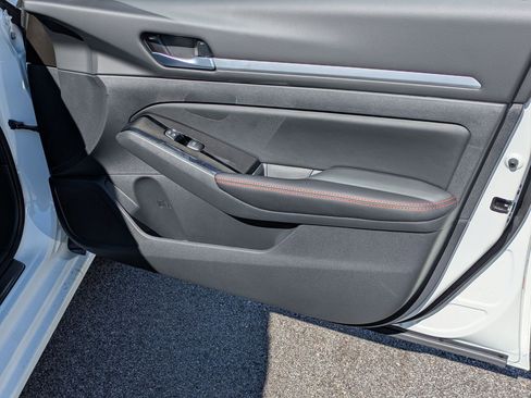 New 2025 Nissan Altima 2.5 SR image 30